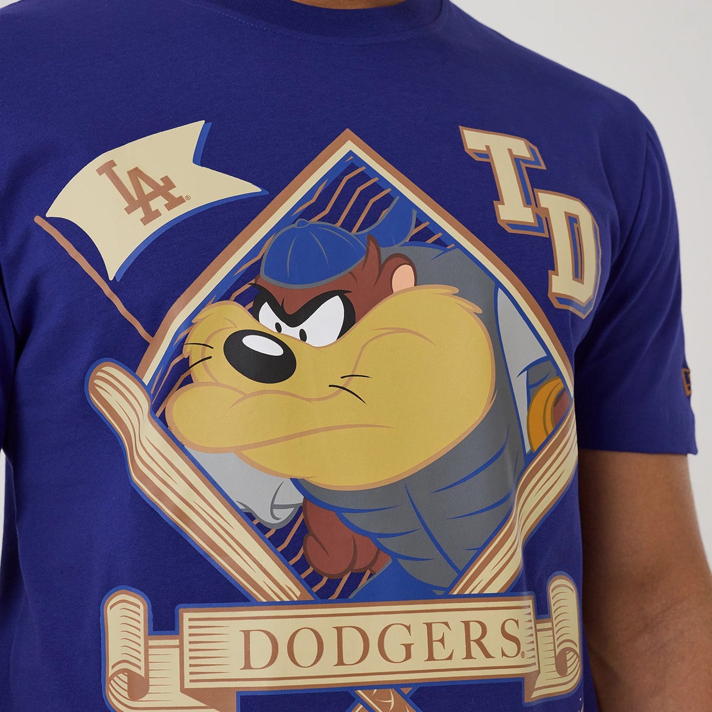 The model is wearing this MLB X Looney Tunes LA Dodgers T-Shirt in dark blue. 7