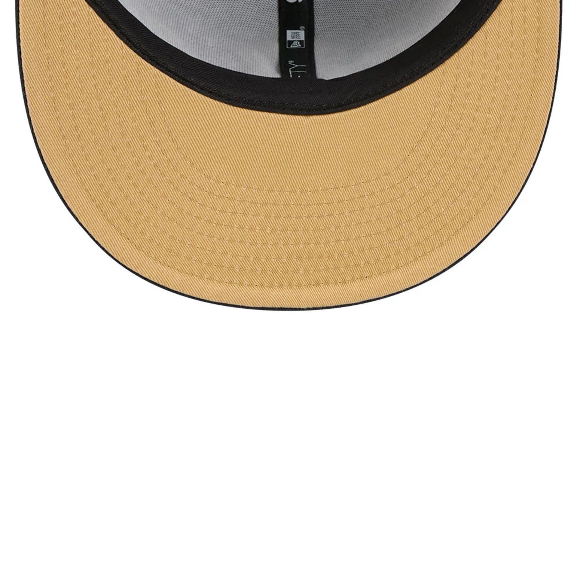 Pictured is this MLB X Looney Tunes Taz New York Yankees 9FIFTY Snapback Adjustable cap in navy. 2
