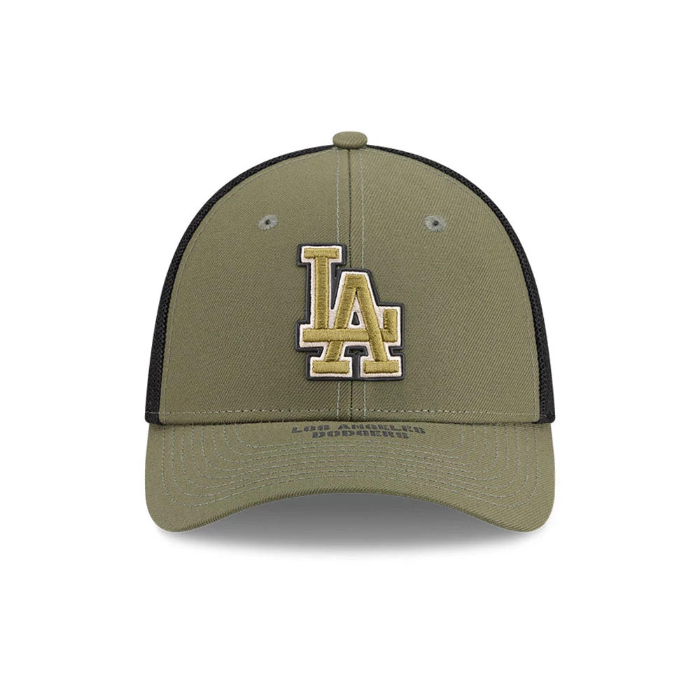 LA Dodgers MLB Armed Forces Day 2026 Green New Era 39THIRTY M-Crown Stretch Fit Cap, front view showing the gold and black embroidered LA logo on the green front panel, black mesh side panels, and a curved visor.