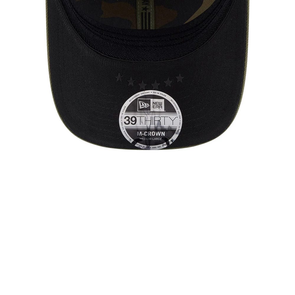 LA Dodgers MLB Armed Forces Day 2026 Green New Era 39THIRTY M-Crown Stretch Fit Cap, underside view showing a camouflage pattern on the undervisor, a black 39THIRTY size sticker, and a row of star designs near the visor edge.