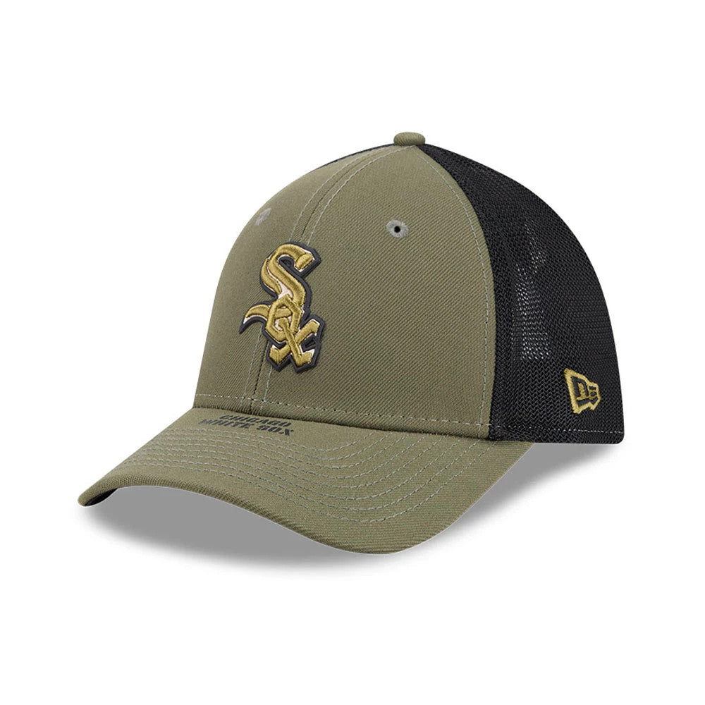 White Sox MLB Armed Forces Day 2026 Green New Era 39THIRTY M-Crown Stretch Fit Cap, three-quarter view showing the gold and black embroidered White Sox logo on the front panel, with a curved green visor and mesh back panels.