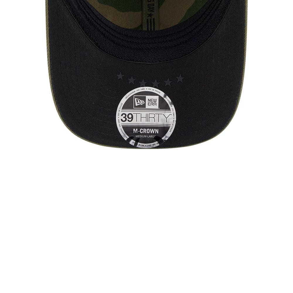 Pictured is this MLB Armed Forces Day 2026 Chicago White Sox 39THIRTY M-Crown Stretch Fit cap in green. 7