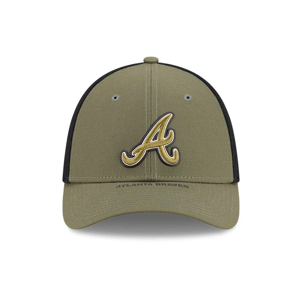 Braves MLB Armed Forces Day 2026 Green New Era 39THIRTY M-Crown Stretch Fit Cap, front view showing a raised gold A embroidered logo on the structured green crown, with a curved visor and contrasting black mesh side panels.