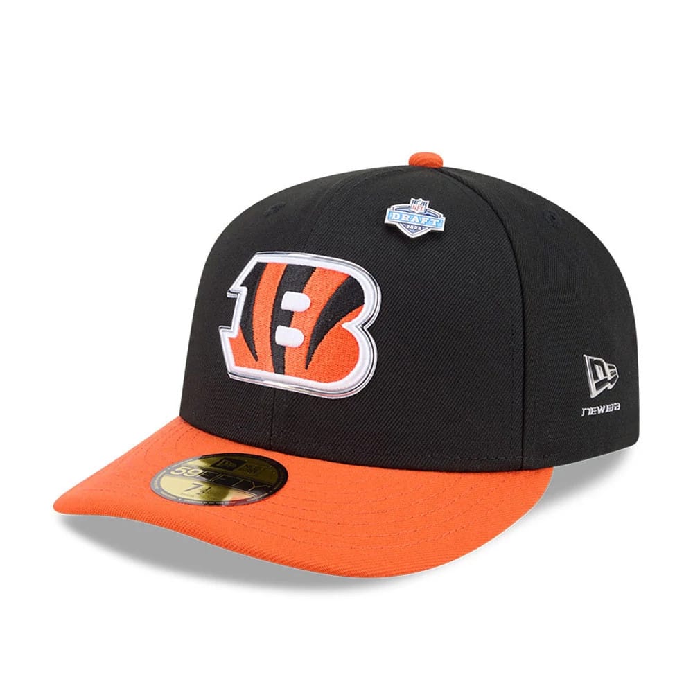 Cincinnati Bengals NFL Draft 2026 Black New Era 59FIFTY Fitted Cap, three-quarter view showing the raised embroidered Bengals logo on the front panels, with an orange flat visor and gold 59FIFTY size sticker.