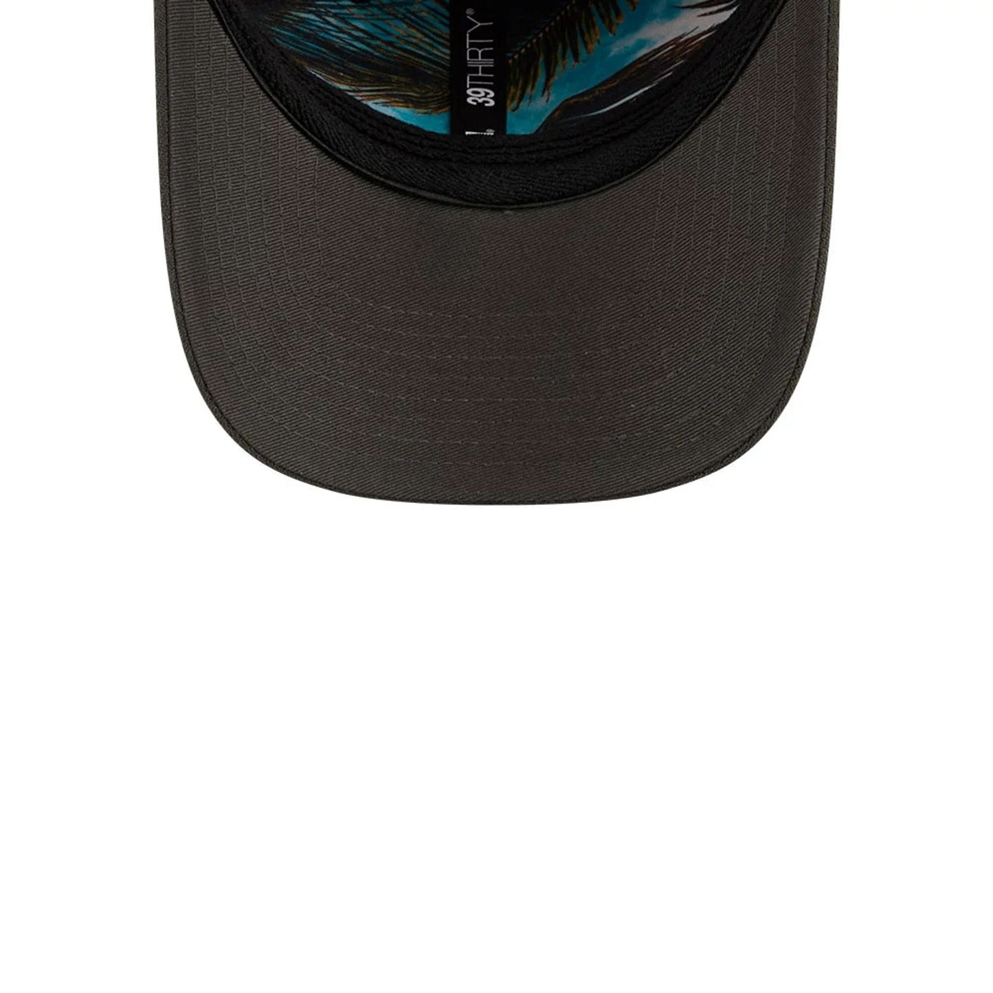 Pictured is this NFL Draft 2026 Tampa Bay Buccaneers 39THIRTY M-Crown Stretch Fit cap in red. 8