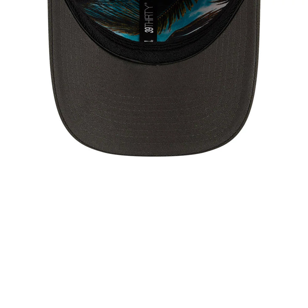 Pictured is this NFL Draft 2026 Tampa Bay Buccaneers 39THIRTY M-Crown Stretch Fit cap in red. 8