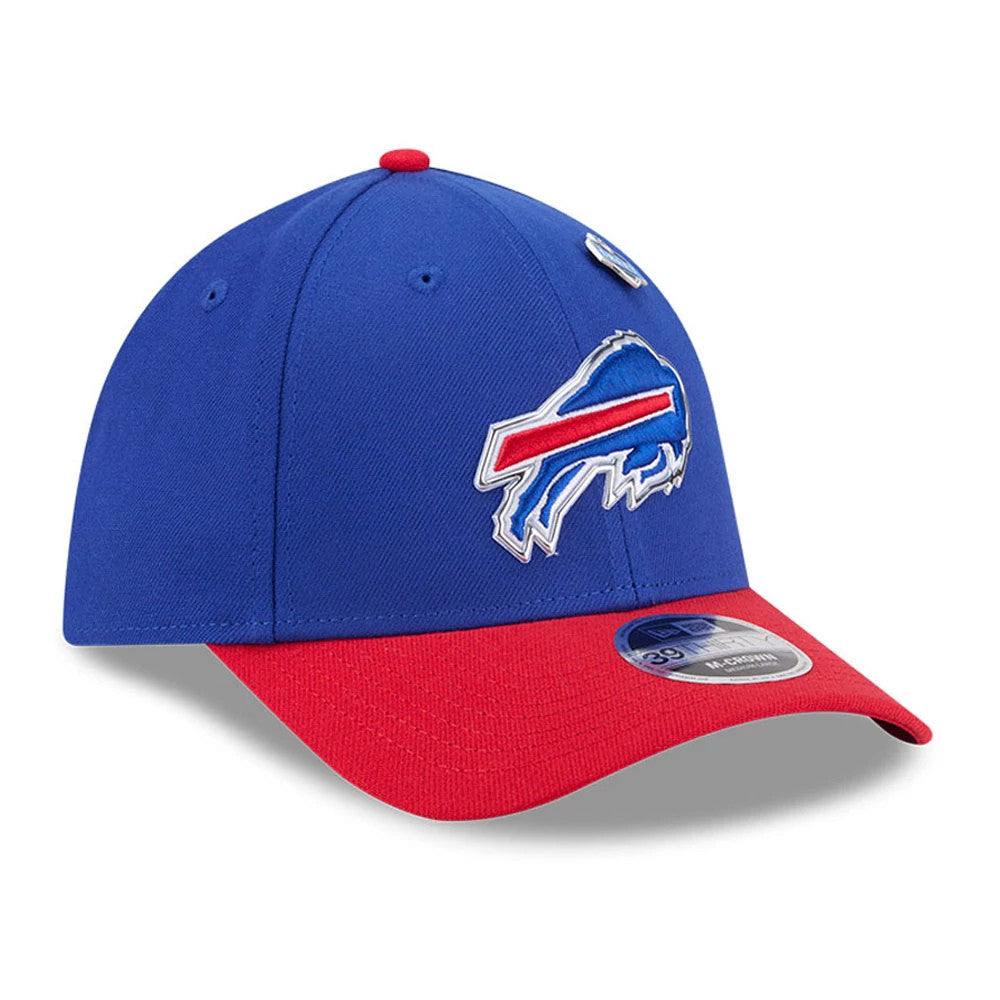 Buffalo Bills NFL Draft 2026 Blue New Era 39THIRTY M-Crown Stretch Fit Cap, three-quarter view showing a raised embroidered buffalo logo in blue, red, and white on the front panel, with a contrasting red curved visor and a 39THIRTY size sticker.