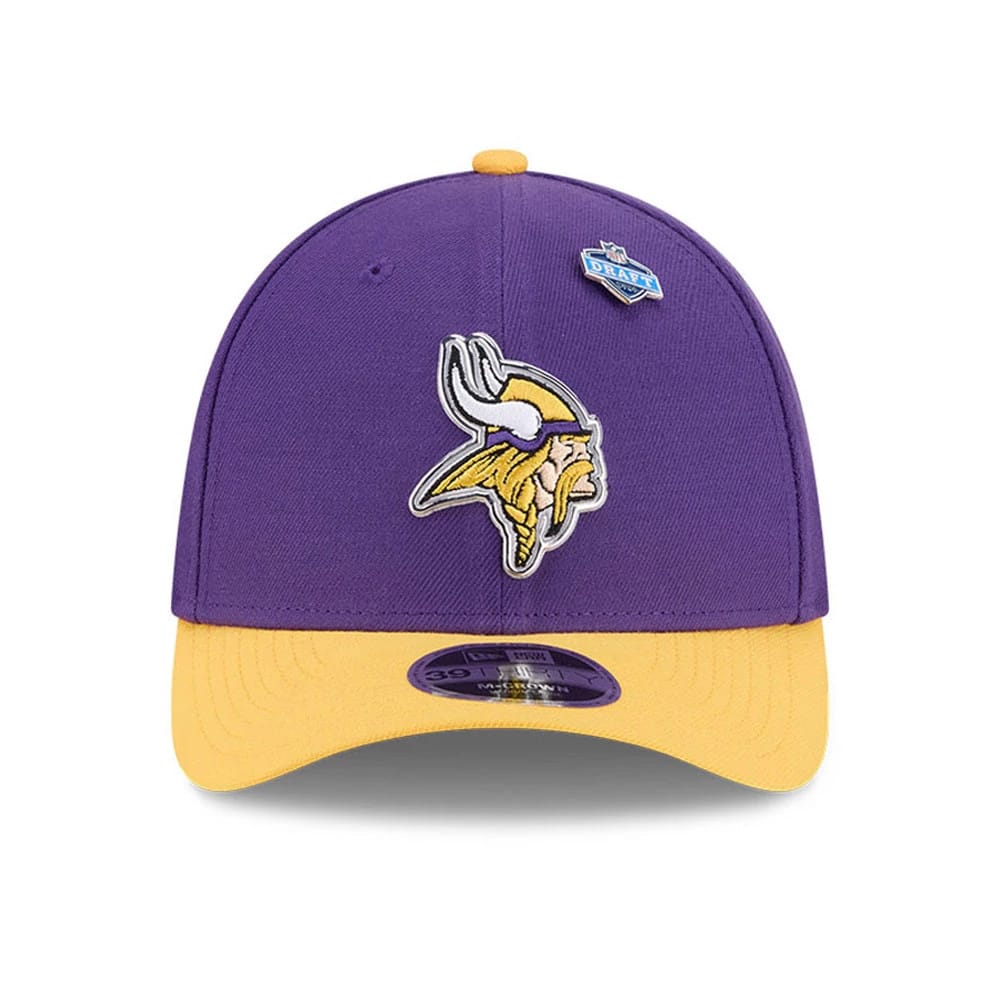 Minnesota Vikings NFL Draft 2026 Purple New Era 39THIRTY M-Crown Stretch Fit Cap, front view showing the raised embroidered Vikings logo on the structured purple crown, yellow curved visor, and 39THIRTY size sticker on the visor's top.