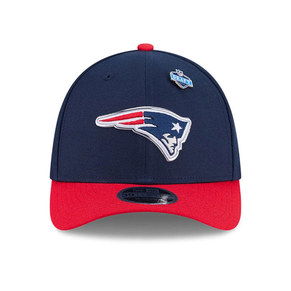Patriots NFL Draft 2026 Dark Blue New Era 39THIRTY M-Crown Stretch Fit Cap, front view showing the raised embroidered Patriots logo on the centre front panel, a contrasting red visor with a 39THIRTY size sticker.