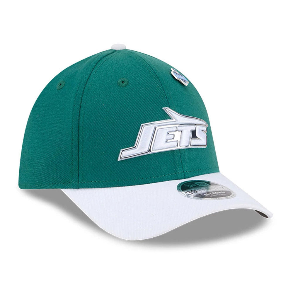 New York Jets NFL Draft 2026 Green New Era 39THIRTY M-Crown Stretch Fit Cap, front view showing the white raised embroidered Jets logo on the structured green crown, curved white visor, and the 39THIRTY size sticker on the visor.