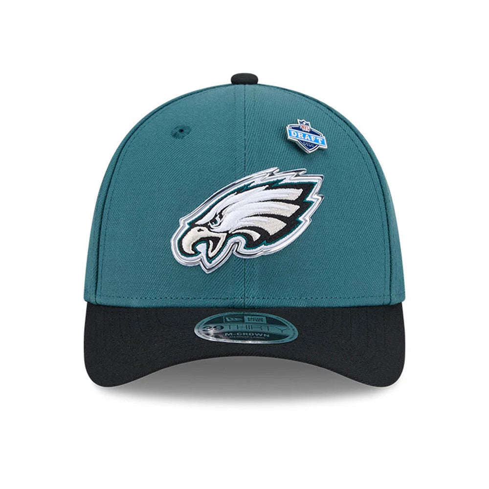 Eagles NFL Draft 2026 Dark Green New Era 39THIRTY M-Crown Stretch Fit Cap, front view showing the raised embroidered Eagles logo on the front panel, with a dark green crown, contrasting black visor, and the 39THIRTY size sticker on the visor.
