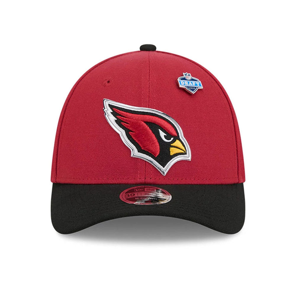 Arizona Cardinals NFL Draft 2026 Dark Red New Era 39THIRTY M-Crown Stretch Fit Cap, front view showing the raised embroidered cardinal logo on the front panel, a black curved visor with the 39THIRTY size sticker, and an NFL Draft 2026 pin.