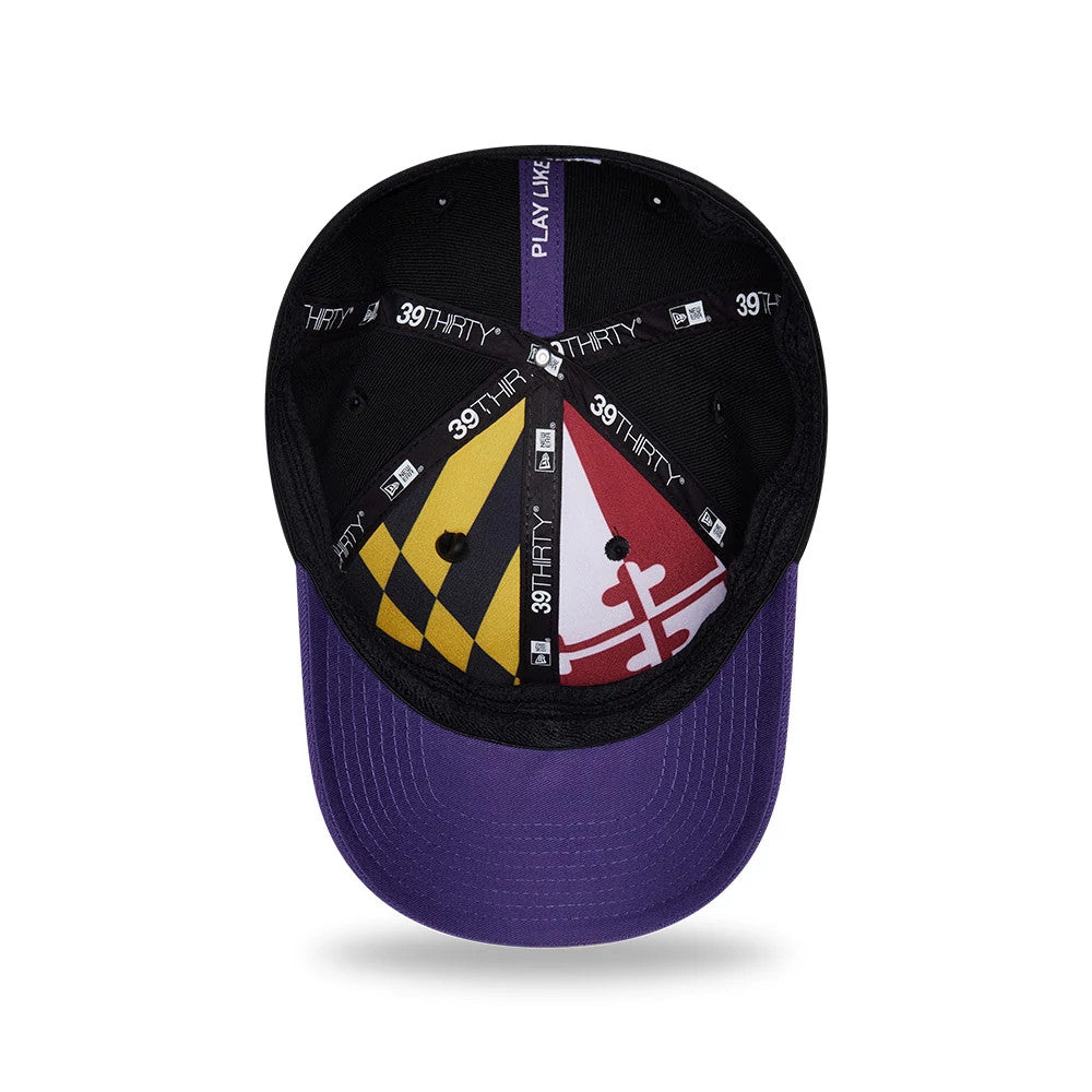 Baltimore Ravens NFL Draft 2026 Black New Era 39THIRTY M-Crown Stretch Fit Cap, inside view showing Maryland state flag printed panels, 39THIRTY taping along the seams and a purple undervisor with detailed white stitching.