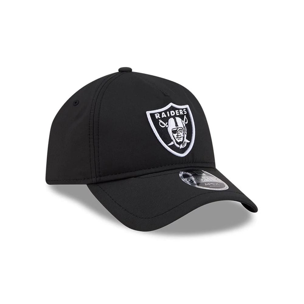 Raiders NFL Quickstrike Black New Era 9FORTY Apex Adjustable Cap, front view showing the raised embroidered white Raiders shield logo on the front panel, black curved visor with a 9FORTY size sticker, and structured black crown with matching eyelets.