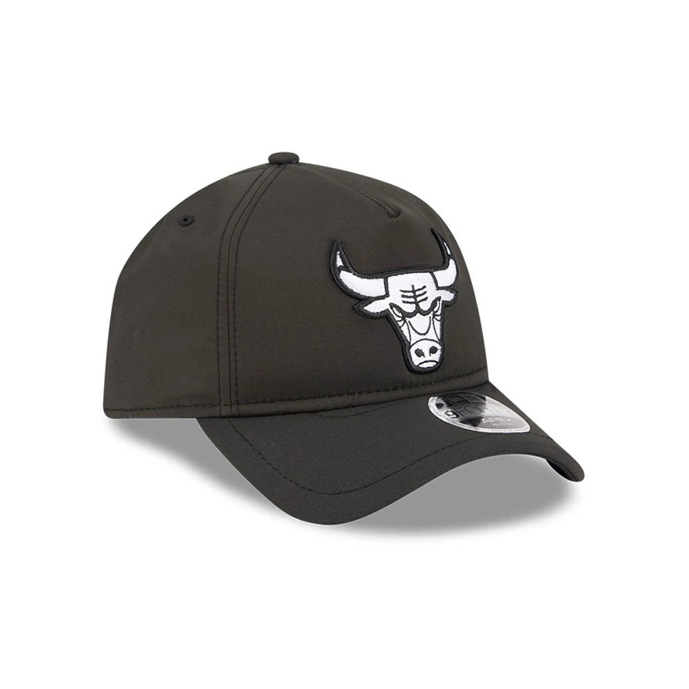 Chicago Bulls NBA Quickstrike Black New Era 9FORTY Apex Adjustable Cap, three-quarter view showing the raised white and black embroidered Bulls logo on the front panel, a curved black visor with a 9FORTY size sticker, and black crown eyelets.