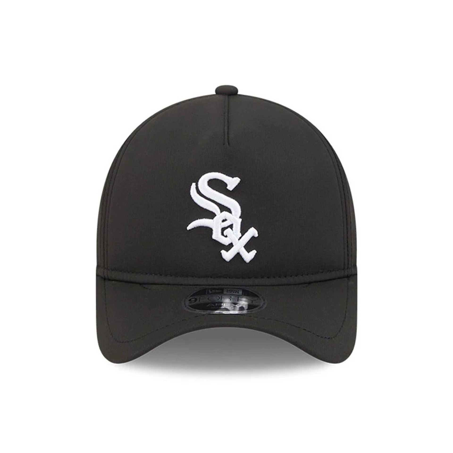 Pictured is this MLB Quickstrike Chicago White Sox 9FORTY Apex cap in black. 2