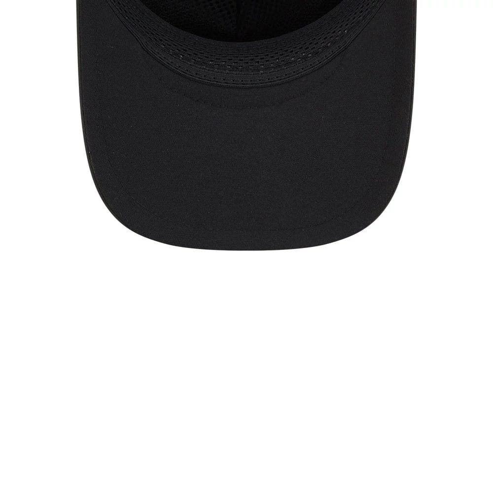 Pictured is this MLB Quickstrike Chicago White Sox 9FORTY Apex cap in black. 7