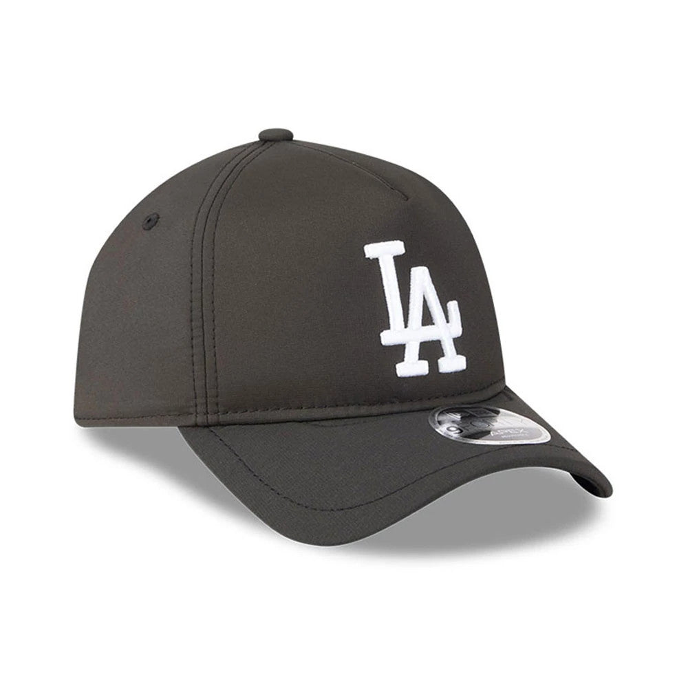 LA Dodgers MLB Quickstrike Core Black New Era 9FORTY Apex Adjustable Cap, three-quarter view showing the raised white LA logo on the front panel, the curved black visor with a 9FORTY size sticker and a structured crown with black eyelets.