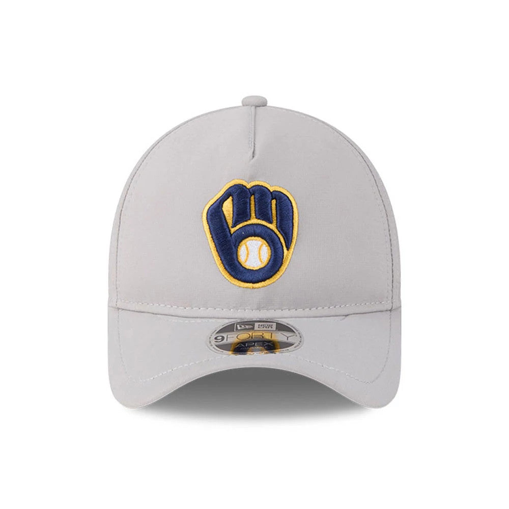 Milwaukee Brewers MLB Quickstrike Grey New Era 9FORTY Apex Adjustable Cap, front view showing the raised embroidered blue and yellow Brewers logo on the front panel, complemented by a grey visor and a 9FORTY size sticker on the visor.