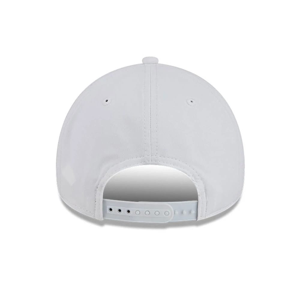 Pictured is this NHL Quickstrike LA Kings 9FORTY Apex cap in white. 4
