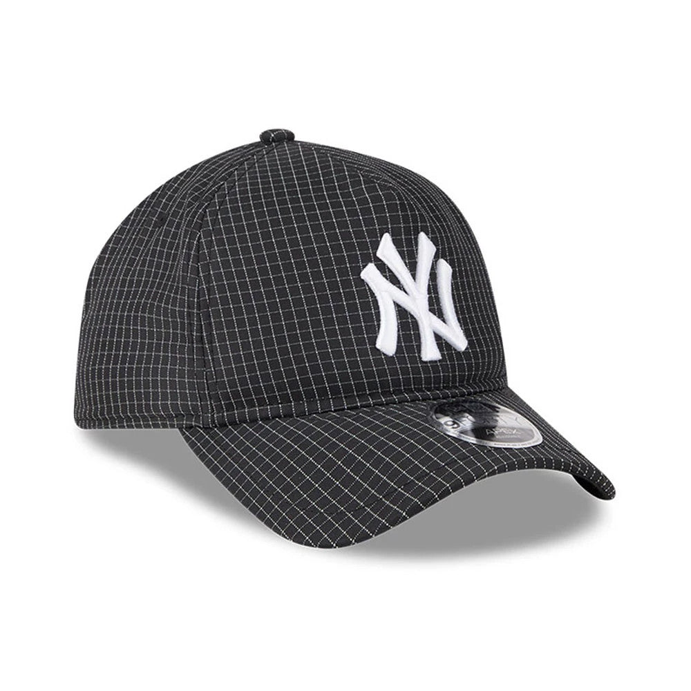 New York Yankees MLB Quickstrike Black New Era 9FORTY Apex Adjustable Cap, three-quarter view showing a white embroidered NY logo on the front panel, black visor with grid pattern, and 9FORTY size sticker on the curved black visor.