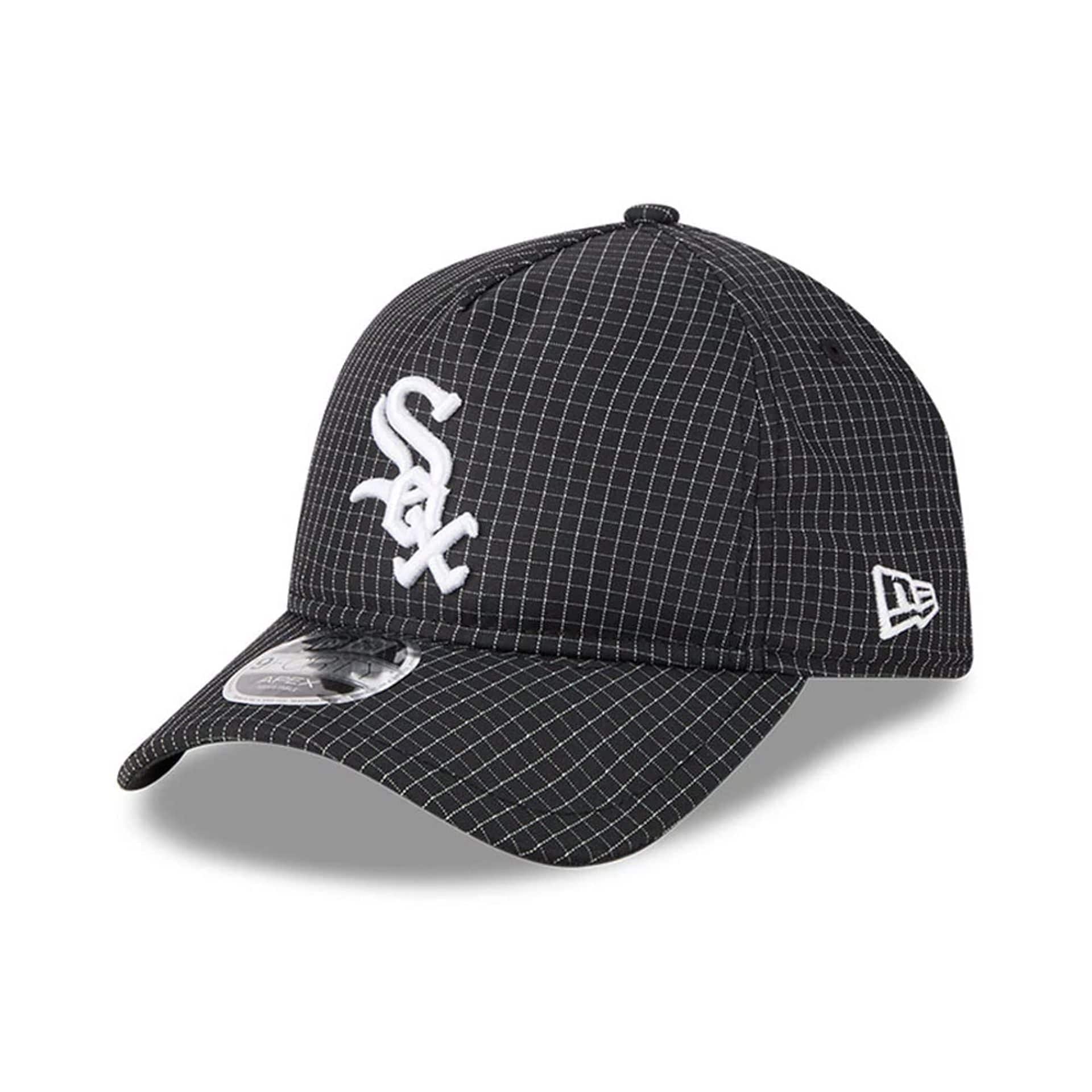Pictured is this MLB Quickstrike Chicago White Sox 9FORTY Apex cap in black. 1