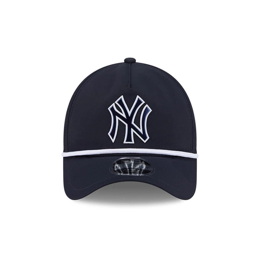 Pictured is this MLB Quickstrike New York Yankees 9FORTY Apex cap in navy. 2