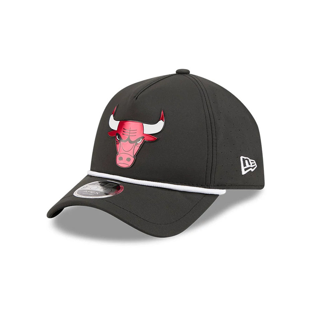Chicago Bulls NBA Quickstrike Black New Era 9FORTY Apex Adjustable Cap, three-quarter view showing the red and white Bulls logo in raised embroidery on the front panel, with the New Era flag logo on the left side.