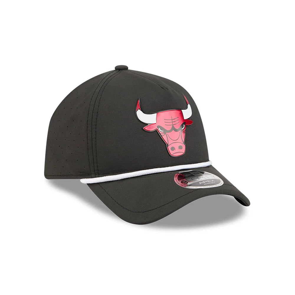 Chicago Bulls NBA Quickstrike Black New Era 9FORTY Apex Adjustable Cap, three-quarter view showing the red embroidered bull logo on the black front panel, with a curved visor featuring the 9FORTY size sticker and a white rope detail above.