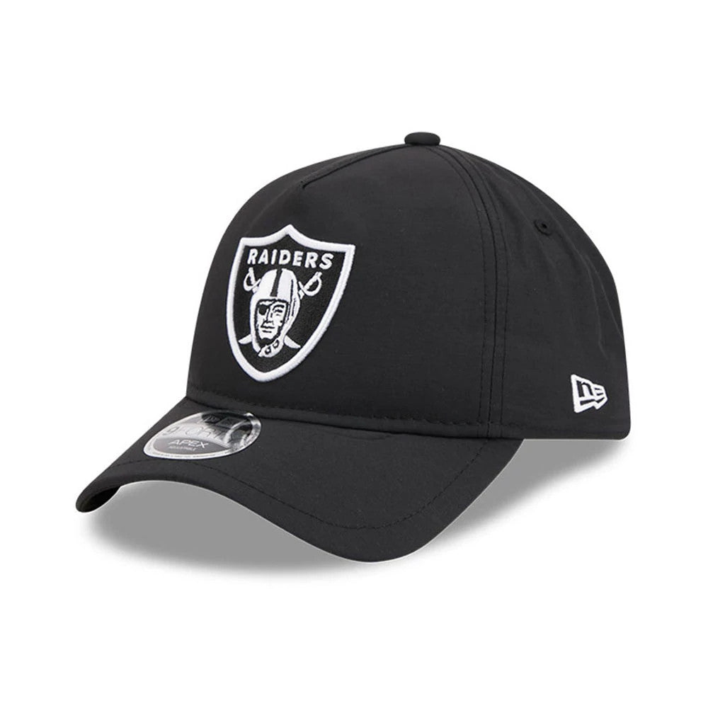 Raiders NFL Quickstrike Black New Era 9FORTY Apex Adjustable Cap, three-quarter view showing the white embroidered Raiders logo on the front panel, curved visor with a 9FORTY size sticker, and New Era flag logo on the left side.