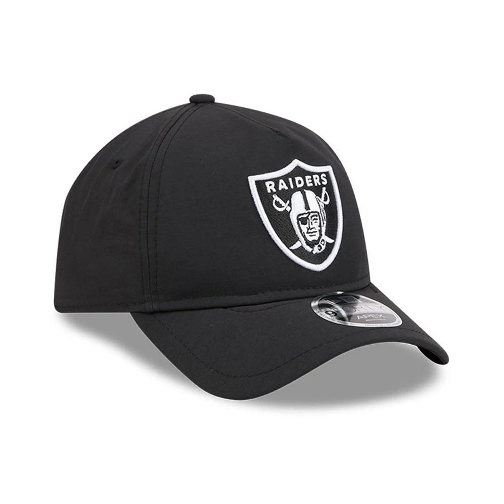 Raiders NFL Quickstrike Black New Era 9FORTY Apex Adjustable Cap, three-quarter view showing the raised white embroidered Raiders logo on the black curved visor, with a 9FORTY size sticker on the visor.
