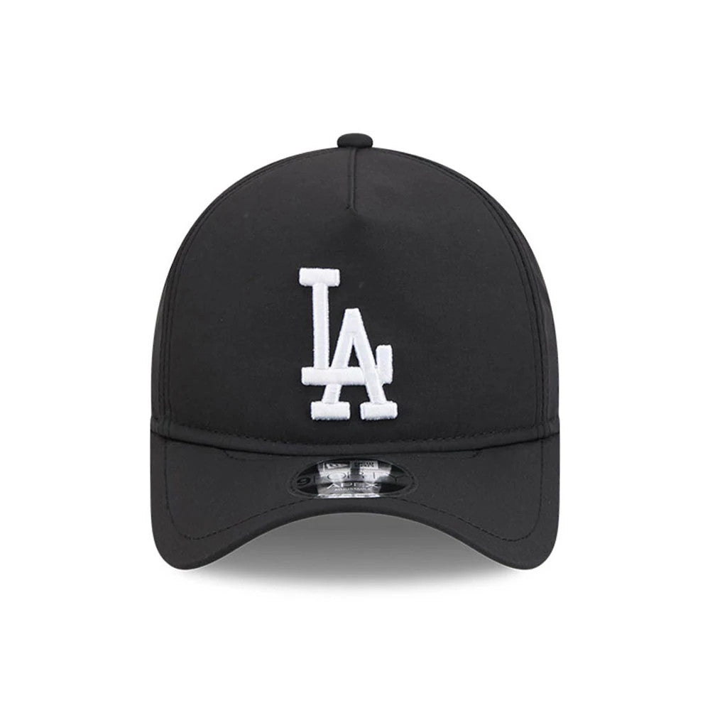 Dodgers MLB Quickstrike Black New Era 9FORTY Apex Adjustable Cap, front view showing a raised white embroidered LA logo on the centre of the structured black crown, with a curved visor featuring a 9FORTY size sticker underneath.