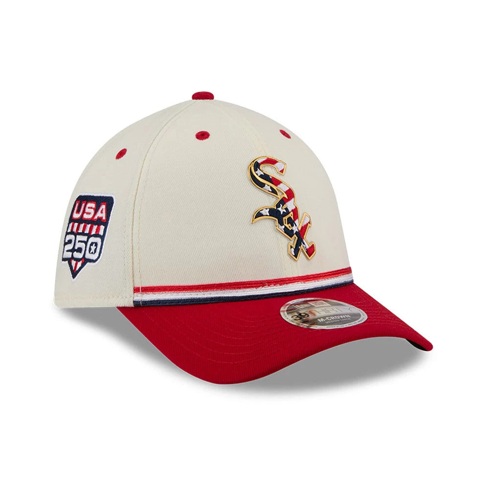 Pictured is this MLB 4th Of July 2026 Chicago White Sox 39THIRTY M-Crown Stretch Fit cap in Cream. 1