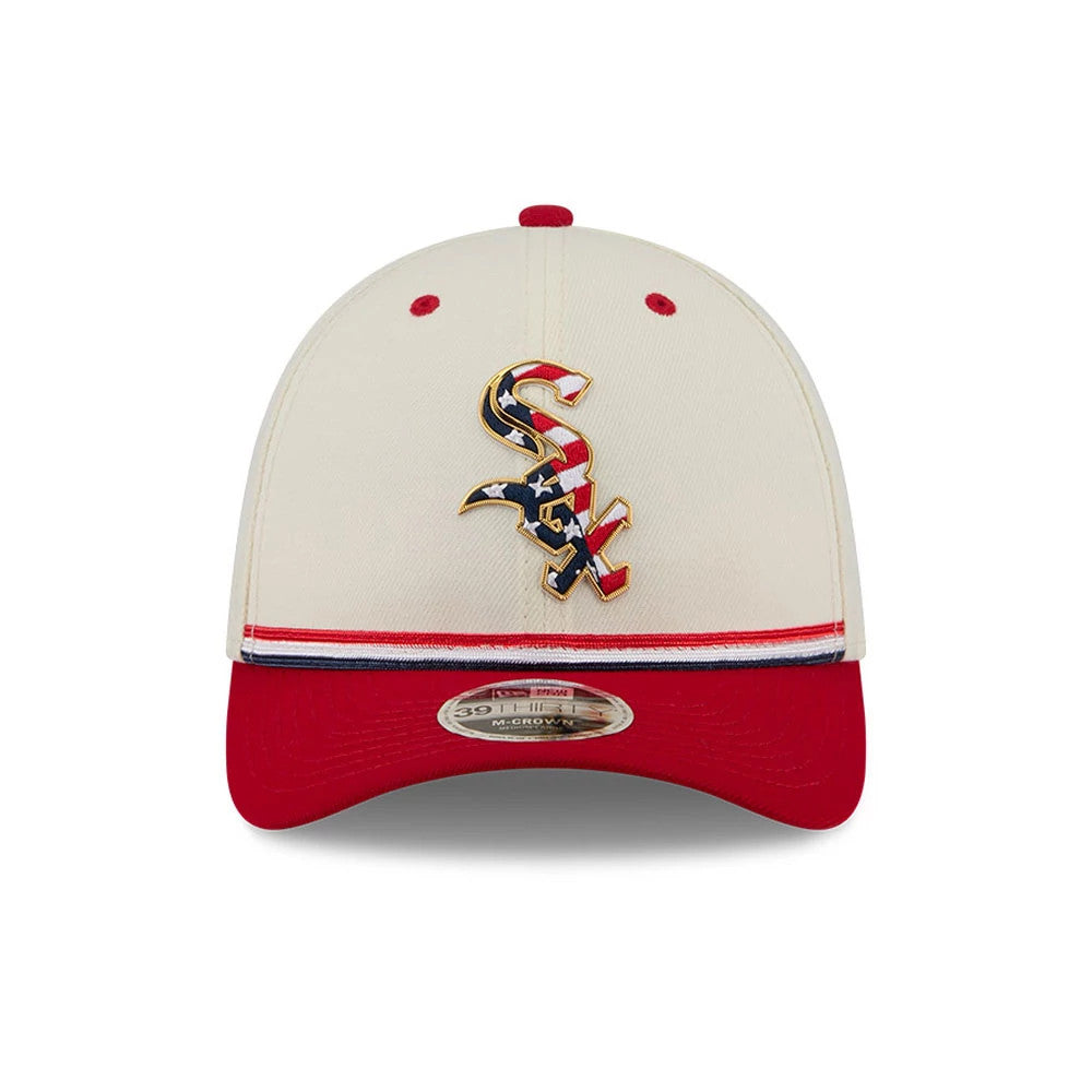 White Sox MLB 4th Of July 2026 Cream New Era 39THIRTY M-Crown Stretch Fit Cap, front view showing a patriotic-themed White Sox logo in raised embroidery on the cream front panel, accented by a red top button.