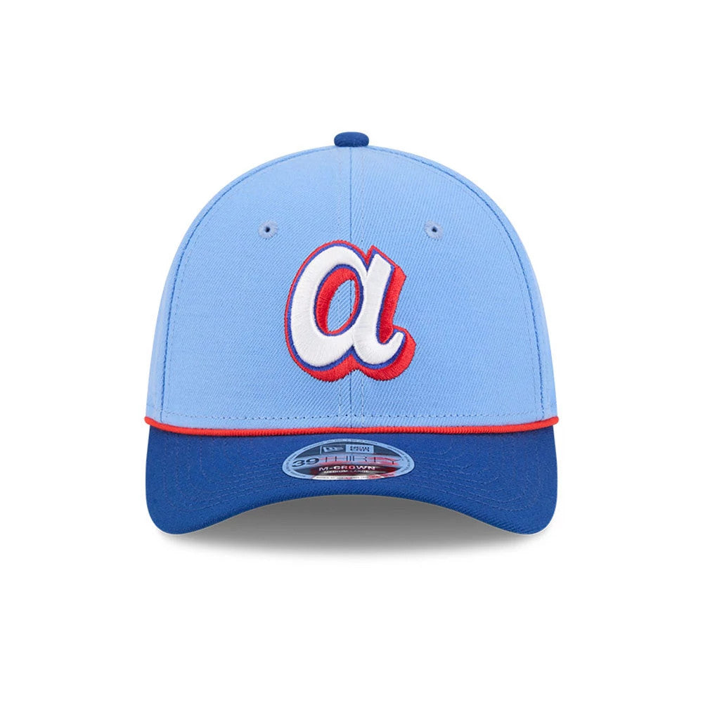 Atlanta Braves MLB City Connect Blue New Era 39THIRTY M-Crown Stretch Fit Cap, front view showing the white and red embroidered a logo on the light blue crown, with a contrasting dark blue visor and red trim along the edge.