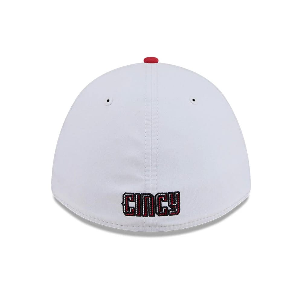 Reds MLB City Connect Black New Era 39THIRTY M-Crown A-Frame Stretch Fit Cap, rear view showing the red and black embroidered Cincy lettering positioned at the centre of the structured white back panels, with a red top button and two eyelets.