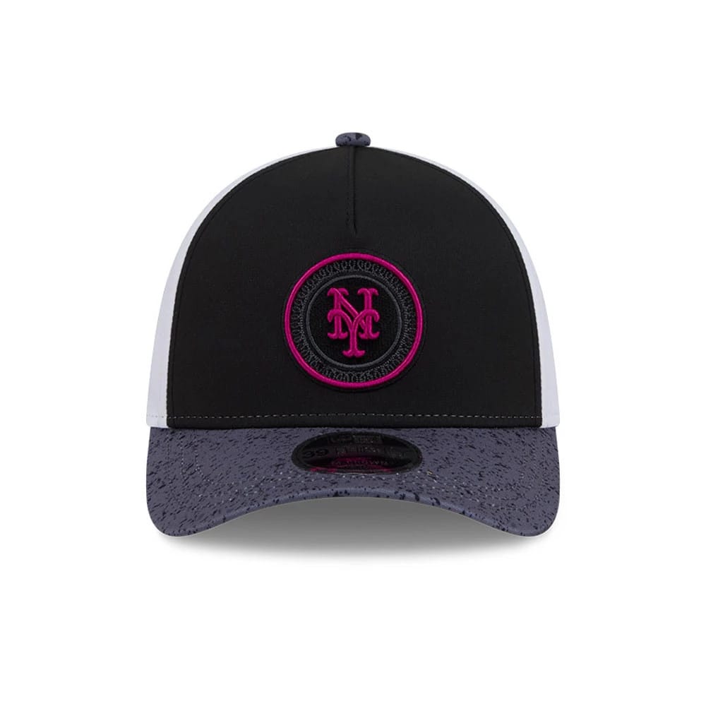 Pictured is this MLB City Connect New York Mets 39THIRTY M-Crown A-Frame Stretch Fit cap in Black. 3