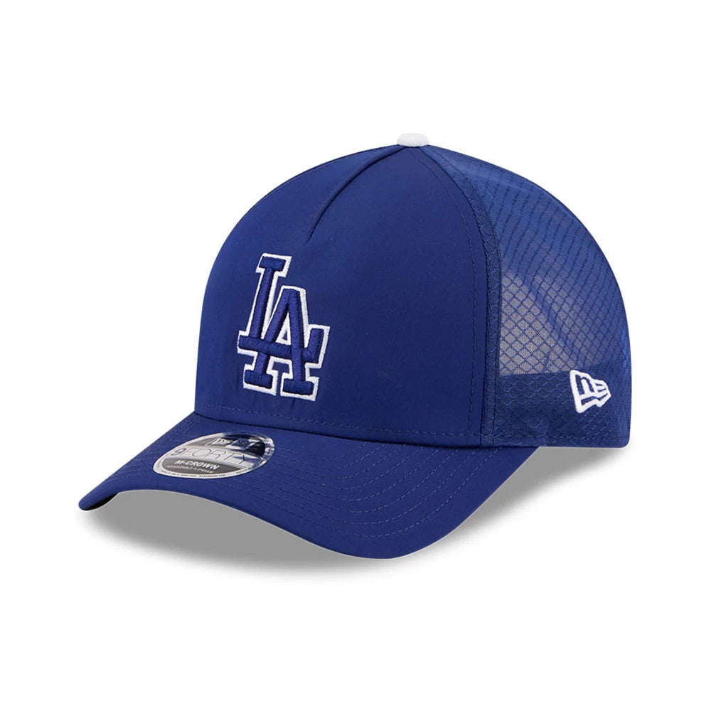 Dodgers MLB Batting Practice 2026 Dark Blue New Era 9FORTY M-Crown A-Frame Adjustable Cap, three-quarter view showing the LA logo in white raised embroidery on the front panel, mesh side panel, and a 9FORTY size sticker on the curved visor.
