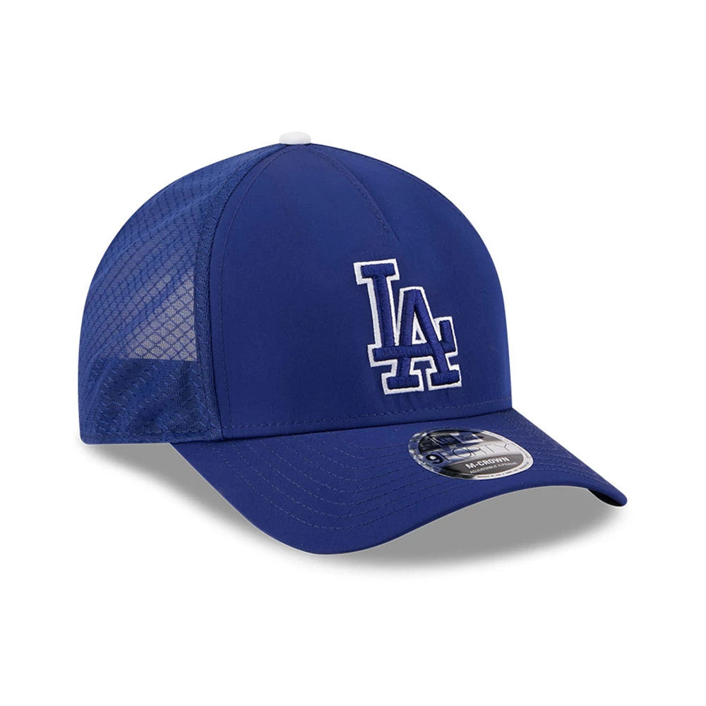 Dodgers MLB Batting Practice 2026 Dark Blue New Era 9FORTY M-Crown A-Frame Adjustable Cap, three-quarter view showing the raised white embroidered LA logo on the front panel, complemented by a dark blue curved visor and 9FORTY size sticker.