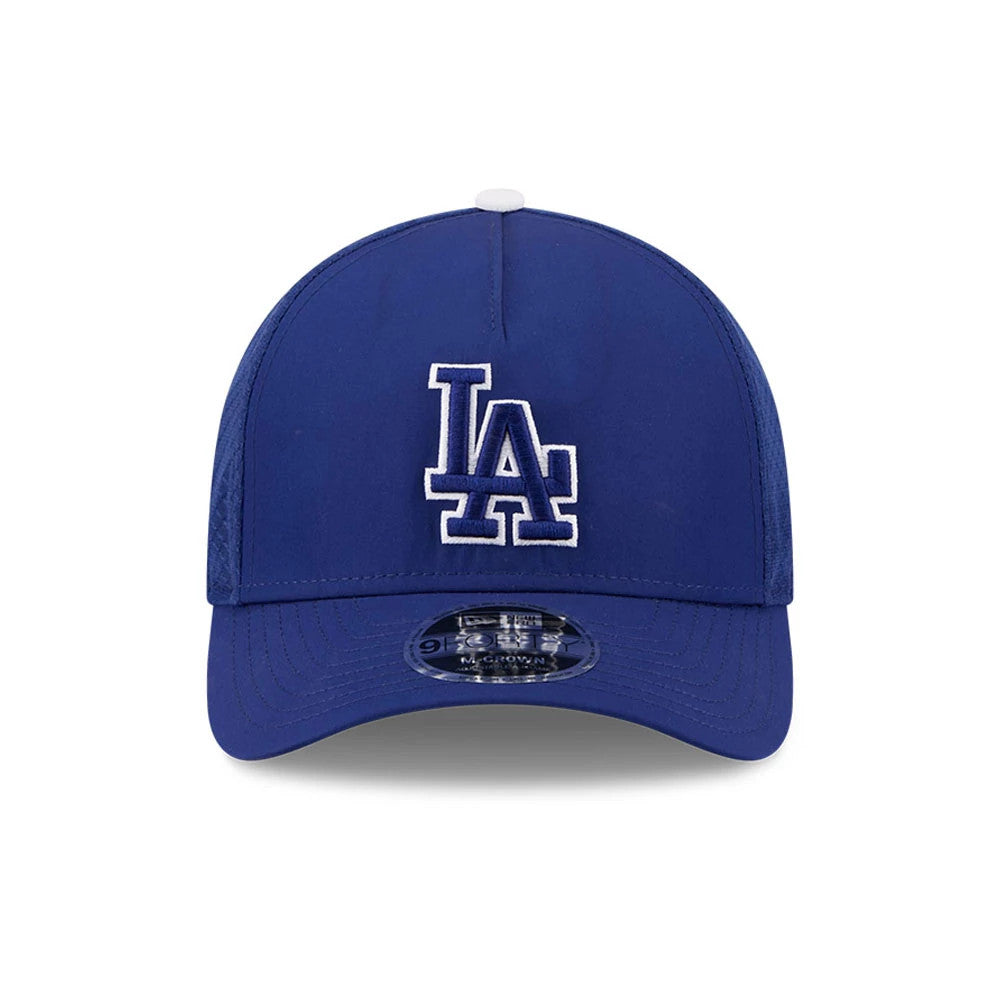 Dodgers MLB Batting Practice 2026 Dark Blue New Era 9FORTY M-Crown A-Frame Adjustable Cap, front view featuring a raised white and blue LA logo on the front panel, a matching curved visor, and a 9FORTY size sticker on the dark blue visor.