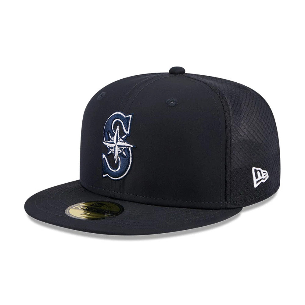 Seattle Mariners MLB Batting Practice 2026 Navy New Era 59FIFTY Fitted Cap, three-quarter view showcasing the raised embroidered S logo with a compass star in navy and white on the front panel, a flat black visor with a gold 59FIFTY size sticker.