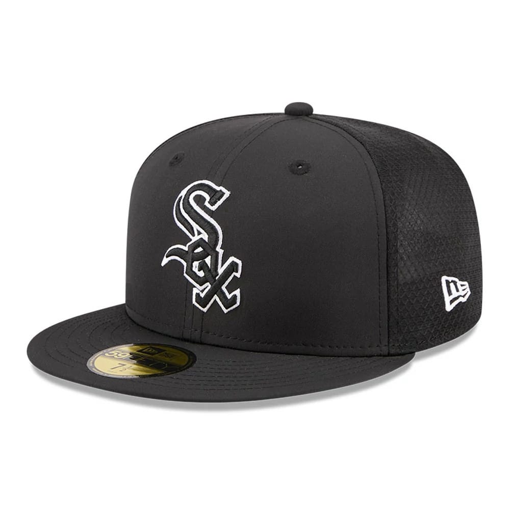 Chicago White Sox MLB Batting Practice 2026 Black New Era 59FIFTY Fitted Cap, front view showing the raised white Sox logo embroidered on the front panel, with a flat black visor and a gold 59FIFTY size sticker on the visor.