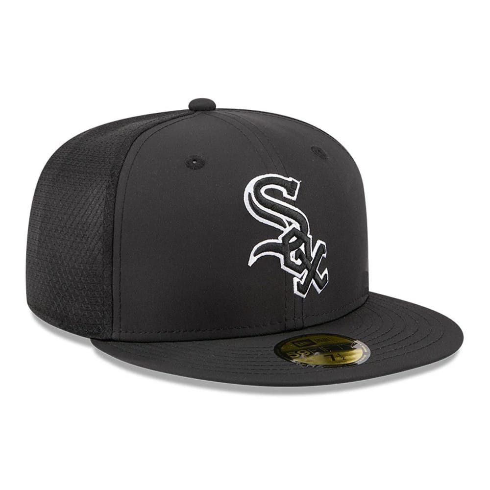 Chicago White Sox MLB Batting Practice 2026 Black New Era 59FIFTY Fitted Cap, three-quarter view showing the white embroidered team logo on the front panels, with a flat black visor and a gold 59FIFTY size sticker on the visor.