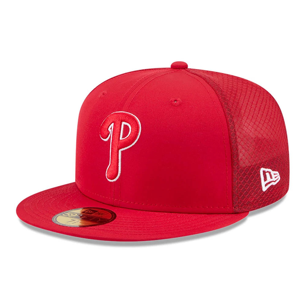 Philadelphia Phillies MLB Batting Practice 2026 Red New Era 59FIFTY Fitted Cap, three-quarter view showing the white embroidered Phillies logo centred on the structured red front panels, mesh side panels, and the New Era flag logo on the left side.