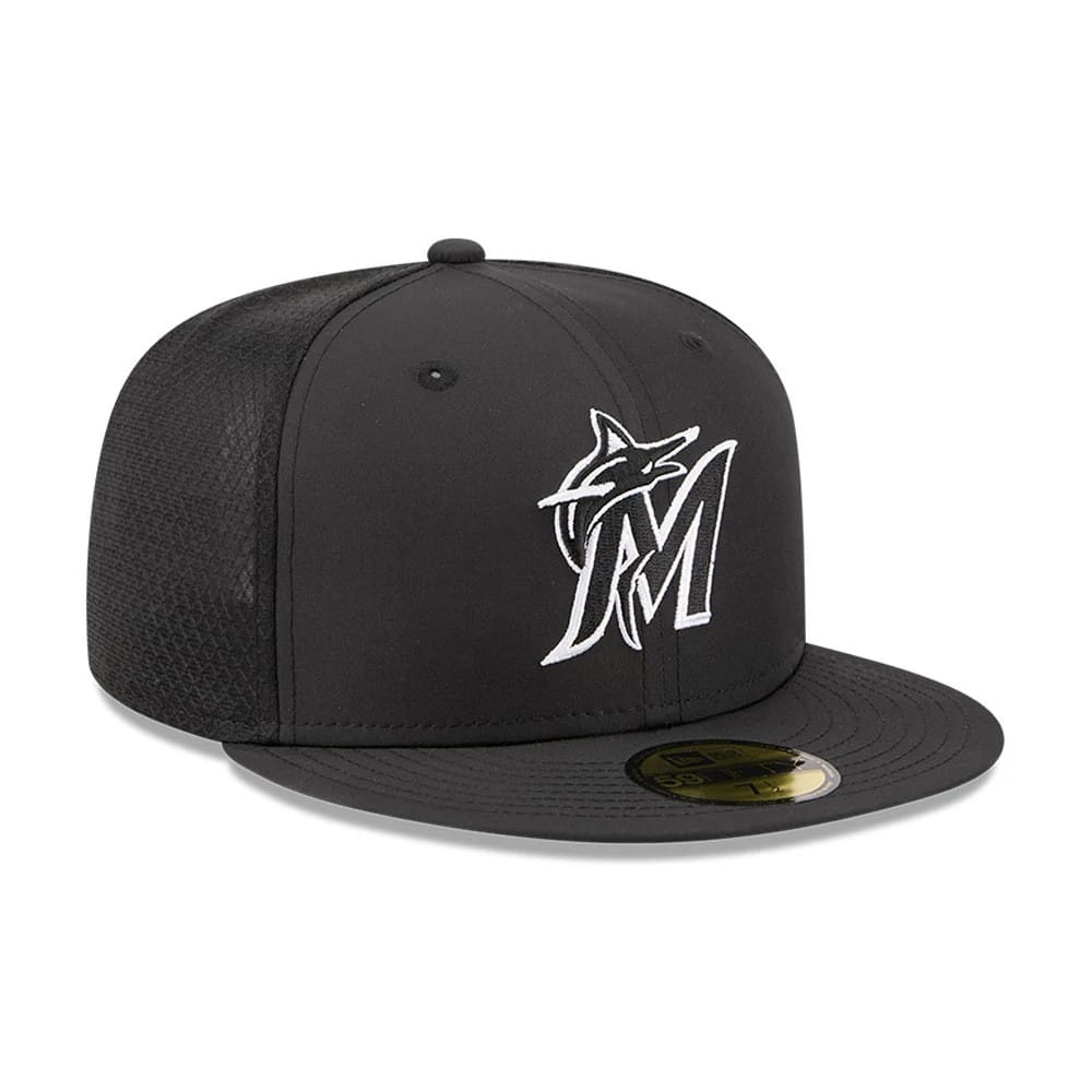 Miami Marlins MLB Batting Practice 2026 Black New Era 59FIFTY Fitted Cap, three-quarter view showing the raised white and black embroidered Marlins logo on the front panel, complemented by a flat black visor and a gold 59FIFTY size sticker.