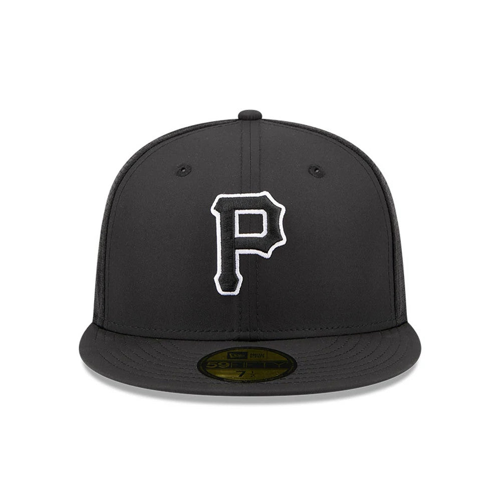 Pittsburgh Pirates MLB Batting Practice 2026 Black New Era 59FIFTY Fitted Cap, front view showing the white embroidered P logo on the structured black crown, a flat black visor, and the gold 59FIFTY size sticker on the top of the visor.