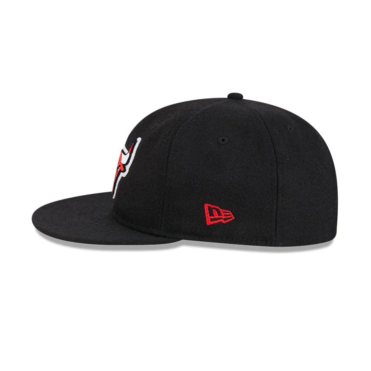 Pictured is this NBA Chenille Woven Chicago Bulls Retro Crown 9FIFTY cap in black. 7