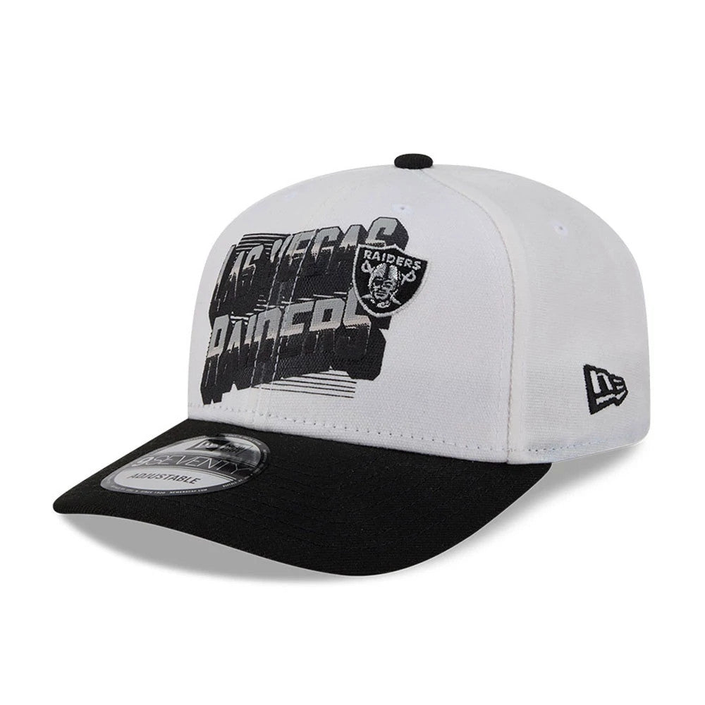 Las Vegas Raiders NFL Duck Cloth White New Era 9SEVENTY Stretch Snap Cap, front view showing the black and white embroidered team logo with stylised text on the front panel, black visor with a 9SEVENTY size sticker.