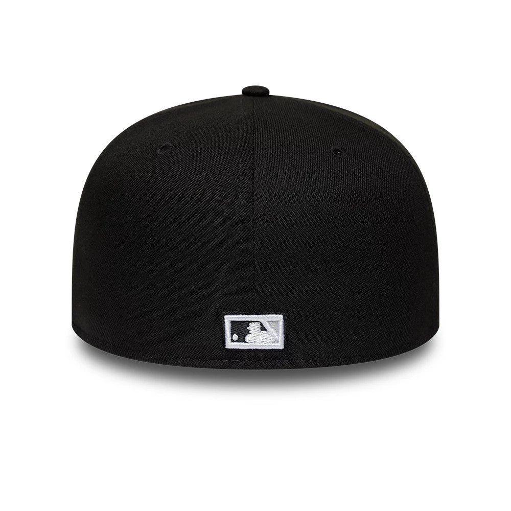 Pictured is this MLB Sidepatch Chicago White Sox 59FIFTY Fitted cap in black. 7