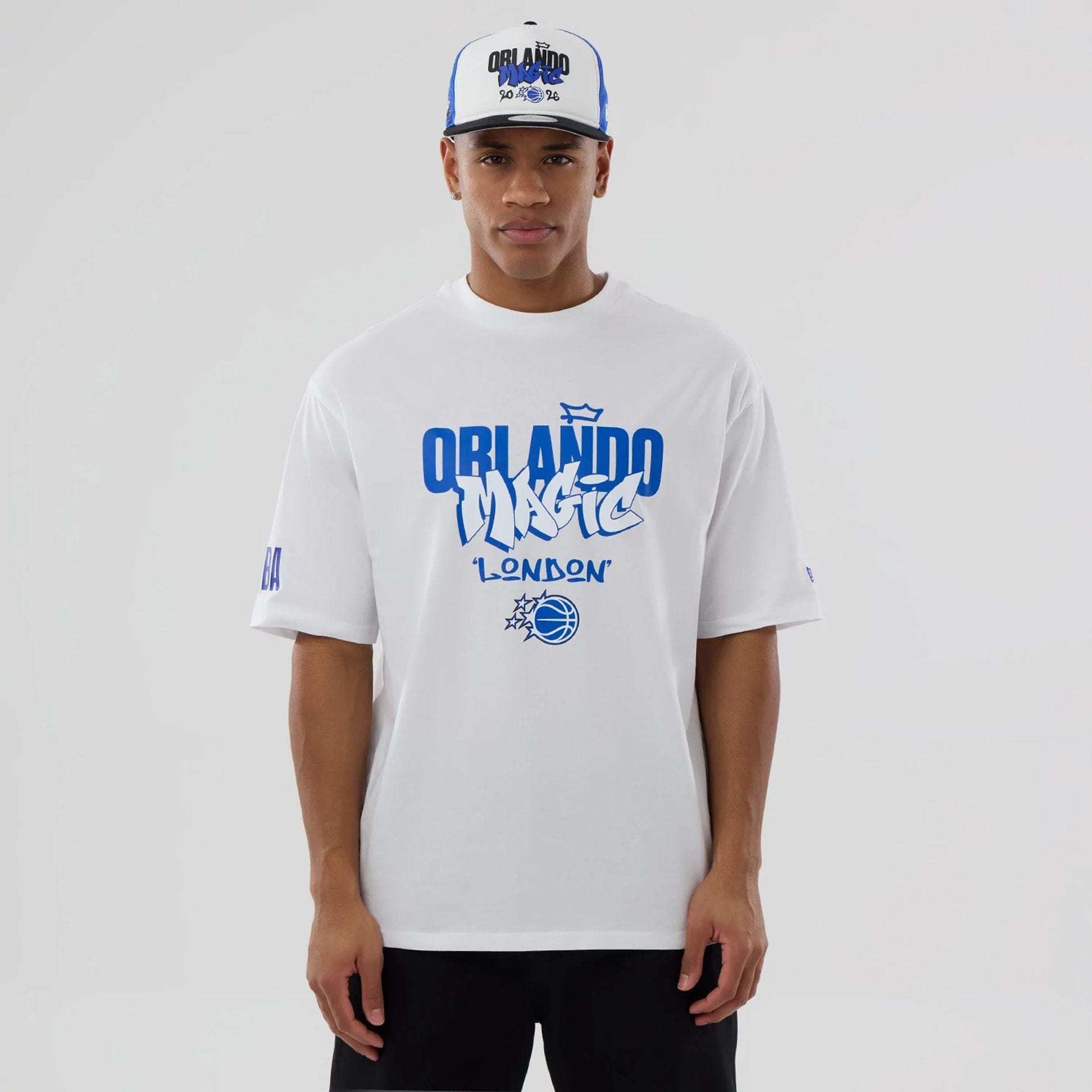The model is wearing this NBA London Game 2026 Orlando Magic Oversized T-Shirt in white. 1